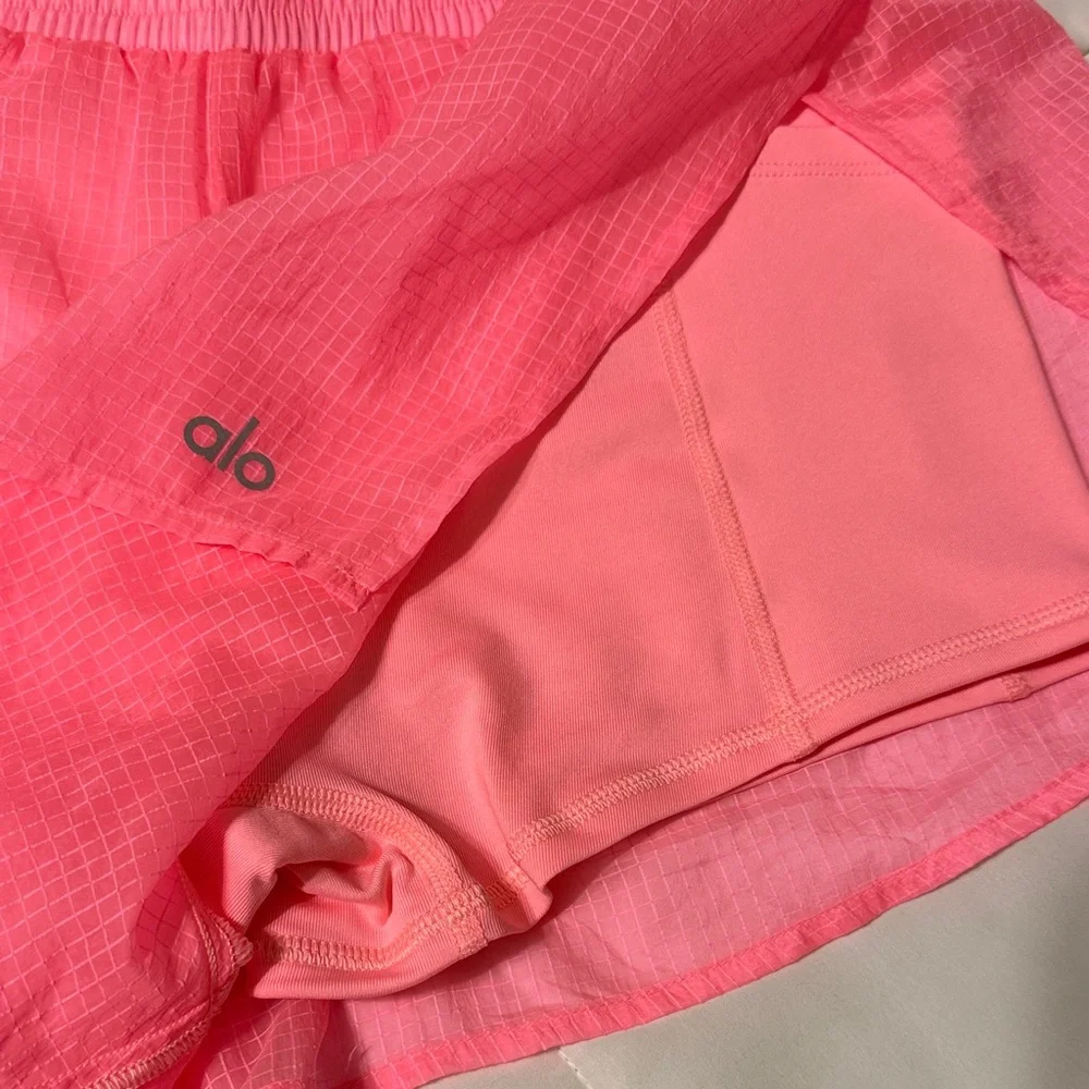 Alo Yoga Women's Game Time Neon Pink Bubblegum Shorts - Picture 4 of 12